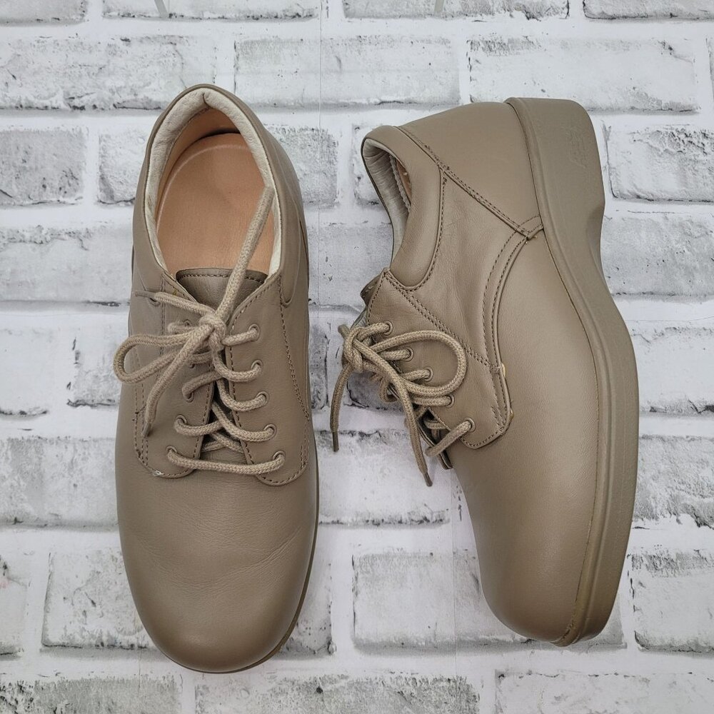 NWOB Apex Ambulator Taupe Beige Lace Up Oxford Walking Shoe Women's 7-8 Men's 6